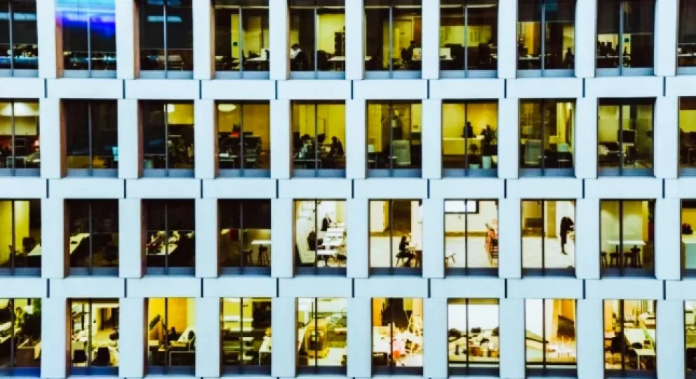 Los trabajos corporativos no atraen tanto la atención de los más jóvenes. Foto: Getty Images