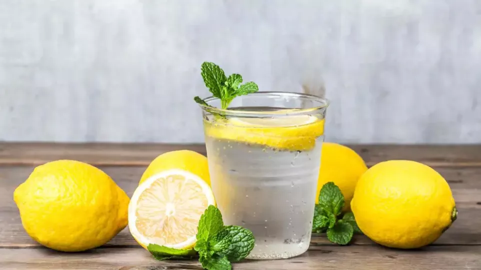 agua con limón