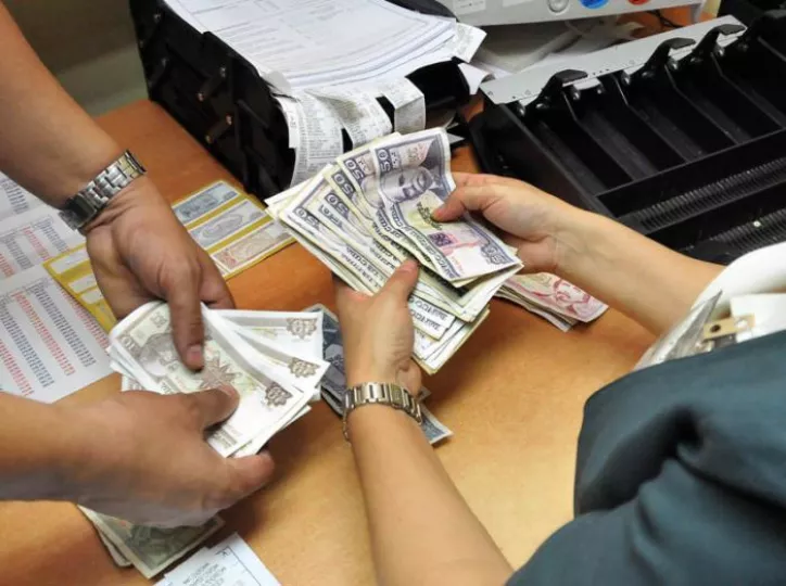 Salario medio en Cuba crece 16,4 % en el primer semestre de 2025, según la ONEI”