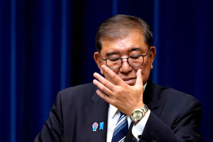 El primer ministro japonés anuncia su dimisión, tras un año en el cargo