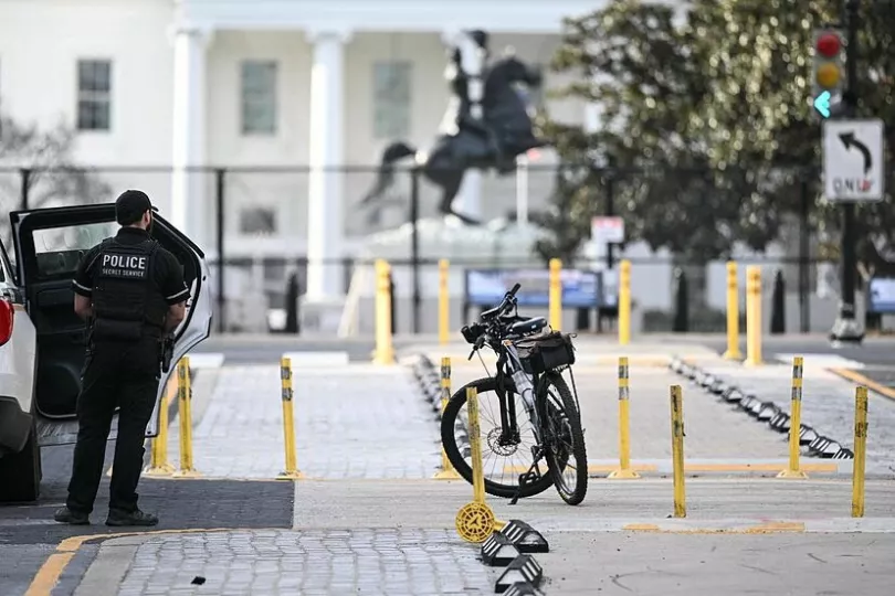 Un miembro del Servicio Secreto de EEUU, en los exteriores de la Casa Blanca. Foto: Brendan Smialowski