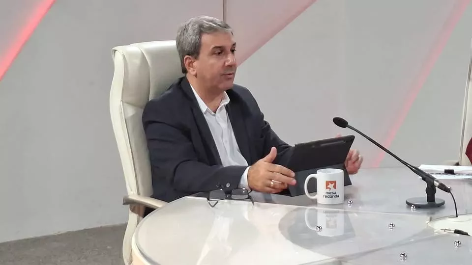 Walter Baluja, ministro de Educación, en la Mesa Redonda. 