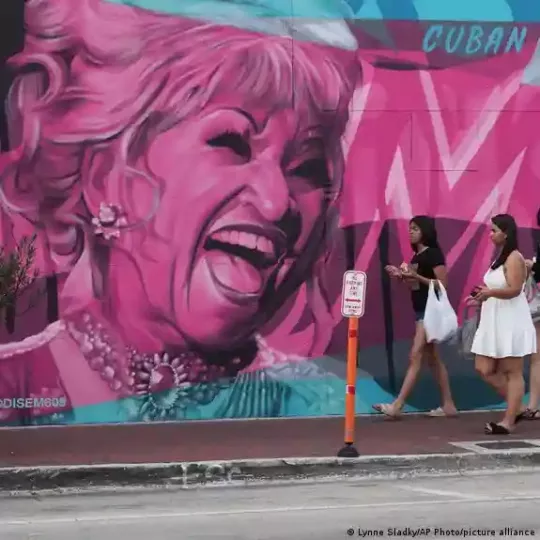 Mural dedicado a Celia Cruz en la famosa Calle Ocho de Miami.