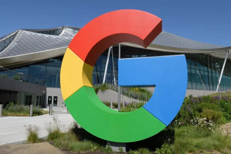 Google ha presentado una serie de herramientas para YouTube y el asistente de inteligencia artificial (IA) Gemini con el objetivo de crear hábitos saludables en los usuarios, ya sea para proteger a los menores o velar por la salud mental.