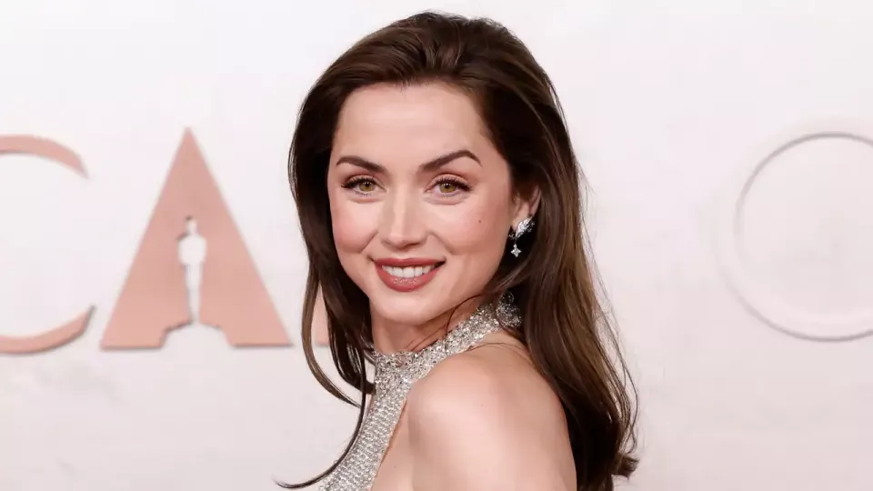Ana de Armas creció en Cuba antes de mudarse a España y dar su salto a Hollywood. Recuerda su infancia llena de momentos y con la naturaleza como protagonista. 