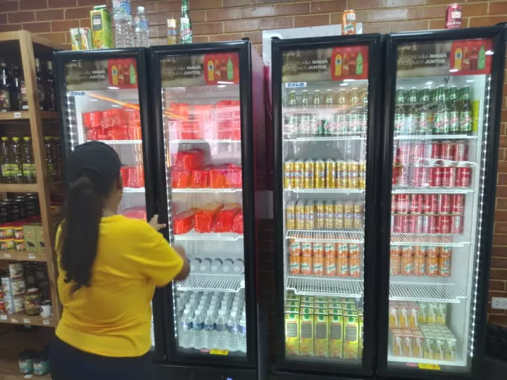 Imagen de alimentos en un mercado cubano