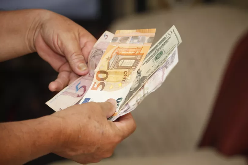 Gráfico que muestra las tasas de cambio del euro, dólar y MLC en el mercado informal cubano.