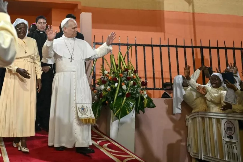 El pontífice León XIV durante su participación en un encuentro por la paz en Camerún.