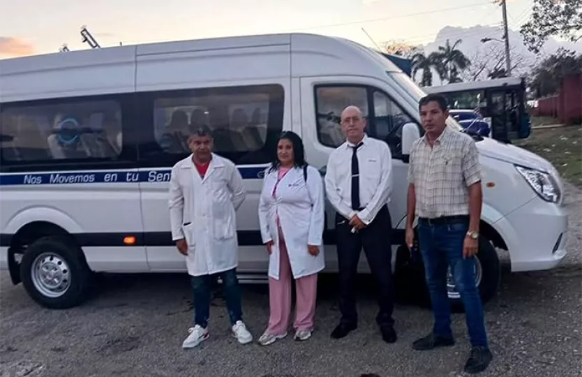 Vehículo destinado al servicio de transporte para pacientes y médicos en la provincia de Holguín.