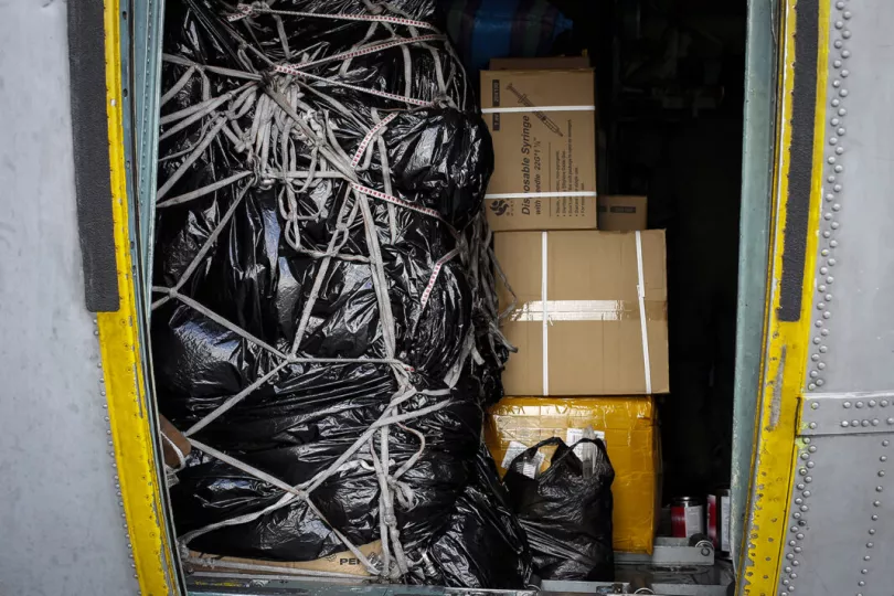 Cajas de ayuda humanitaria y suministros de emergencia enviadas desde Estados Unidos listas para ser distribuidas en Cuba.
