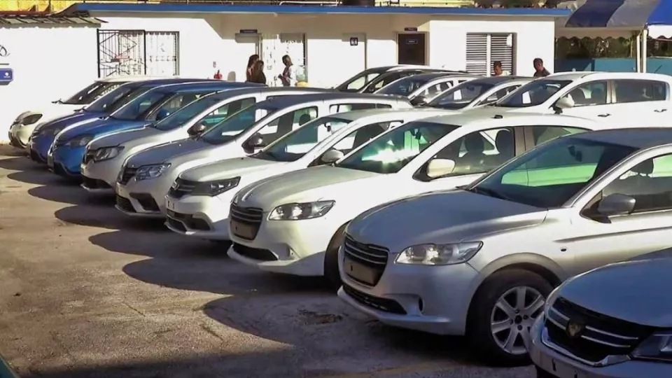 En los últimos años aparecieron nuevas vías para acceder a vehículos nuevos, eléctricos, híbridos y usados mediante empresas autorizadas, importadores y plataformas que gestionan compras desde el exterior.