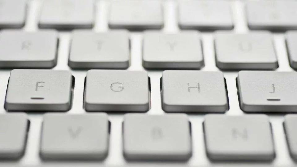 Para qué sirven las pequeñas rayas en las teclas F, J y 5 del teclado