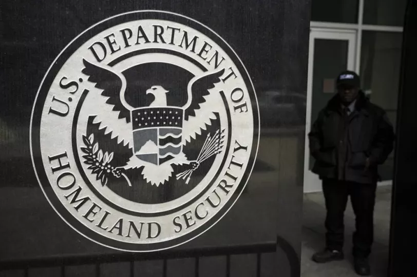 El Departamento de Seguridad Nacional ordenó a ICE aplicar de forma estricta las sanciones previstas en la ley para fraudes en solicitudes de asilo en Estados Unidos