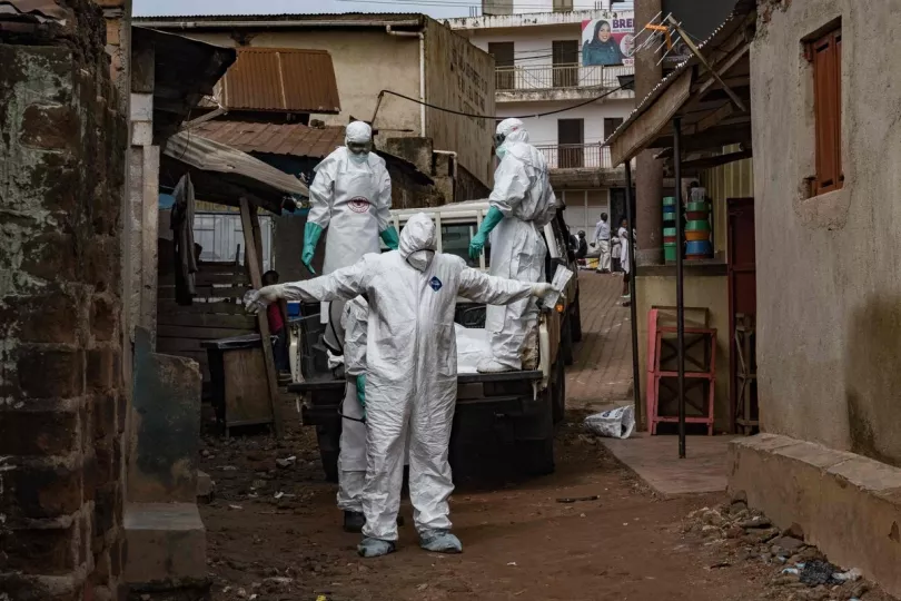La Organización Mundial de la Salud ha clasificado este brote, tanto en la RDC como en Uganda, como una emergencia de salud pública de importancia internacional