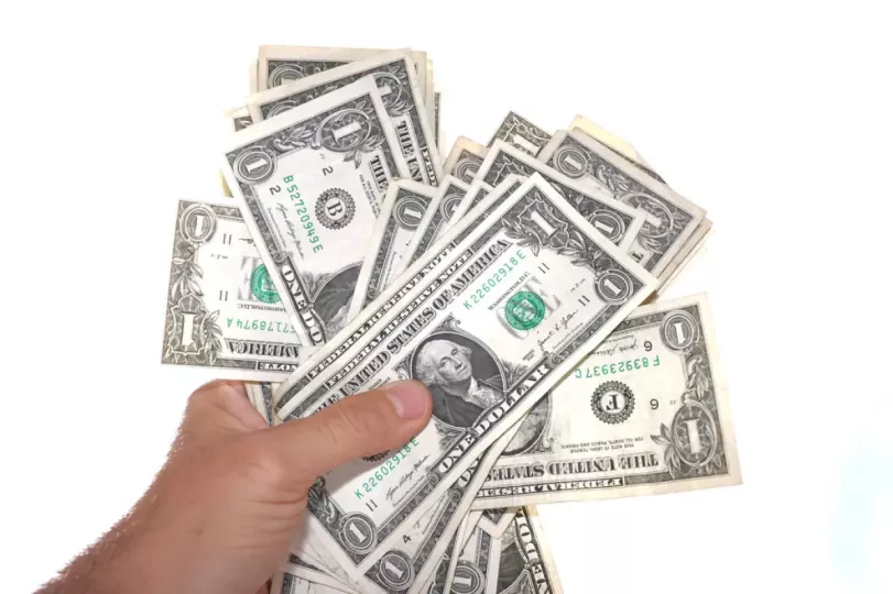 El dólar en Cuba cada vez adquiere un valor mayor en el mercado informal.