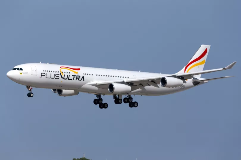 Avión de Cubana de Aviación en pista