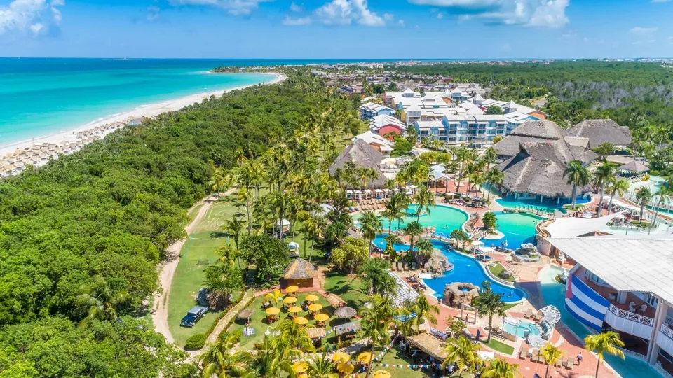Vista exterior del hotel Royalton Hicacos Resort & Spa en Varadero.