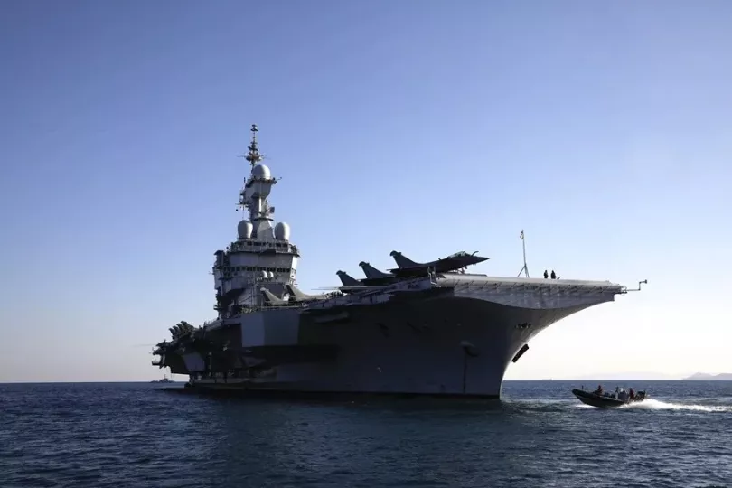 Portaviones Charles de Gaulle en aguas internacionales