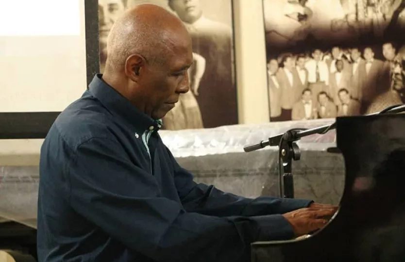 Fotografía del pianista y compositor cubano Orlando Vistel Columbié.
