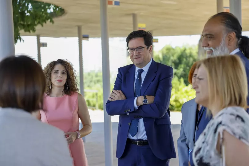 El ministro Óscar López y el enviado de la ONU Amandeep Gill durante el acto de lanzamiento del Laboratorio de Gobernanza de la IA en Quart de Poblet.