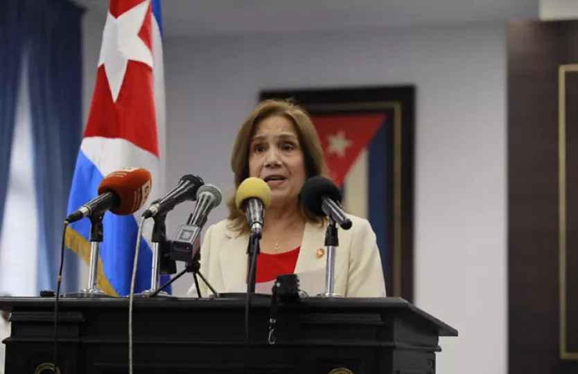 Ana María Mary Machado, vicepresidenta de la Asamblea Nacional del Poder Popular de Cuba, durante la lectura de la declaración oficial ante la prensa.