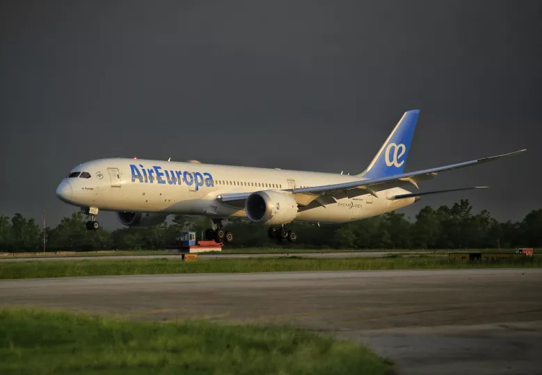 Imagen de un avión de Air Europa en el aeropuerto.