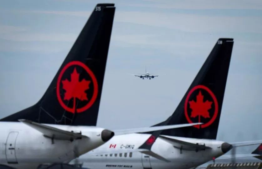 Air Canada anunció este viernes que suspende sus vuelos a Cuba de manera indefinida por la "incertidumbre política y económica" en la isla por la creciente presión de Estados Unidos. 