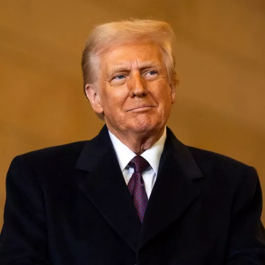 Juez anula la tarifa de 100.000 dólares impuesta por Trump para visas H-1B