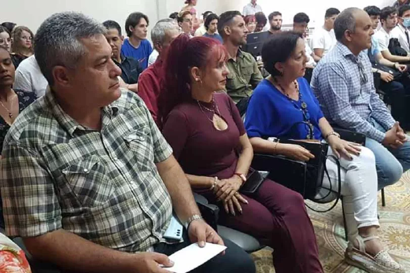 Equipo de trabajo especializado en desarrollo de software y tecnologías de inteligencia artificial en Camagüey.