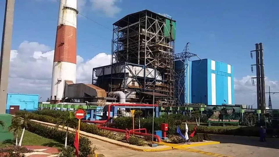 Vista exterior de la Central Termoeléctrica Antonio Guiteras en Cuba.