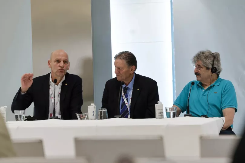 Los premios Nobel Gary Ruvkun y Benjamín List durante la rueda de prensa en València.