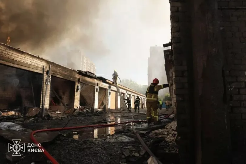 Escenas de destrucción en edificios residenciales e infraestructura tras el ataque masivo ruso en Ucrania.