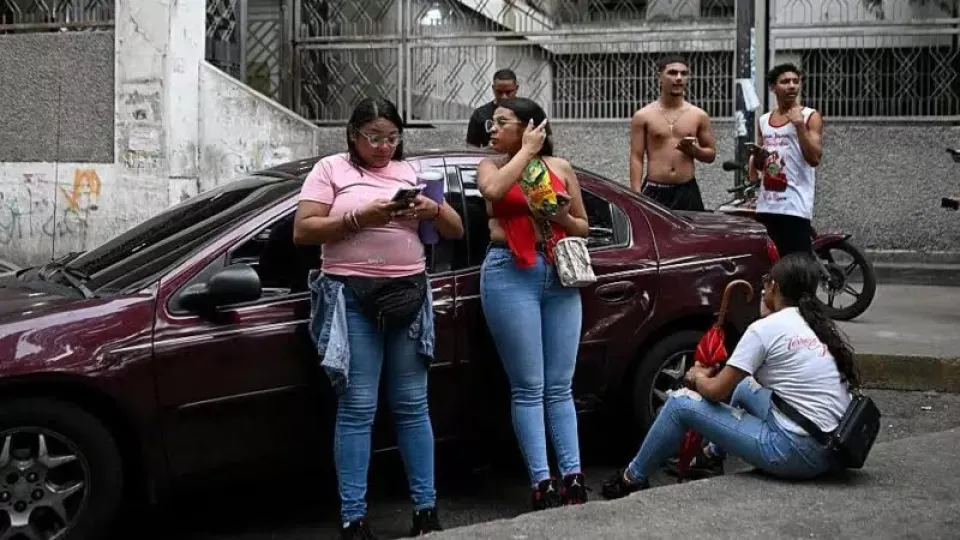 Las réplicas sísmicas mantienen a muchos venezolanos fuera de sus casas por miedo a que colapsen