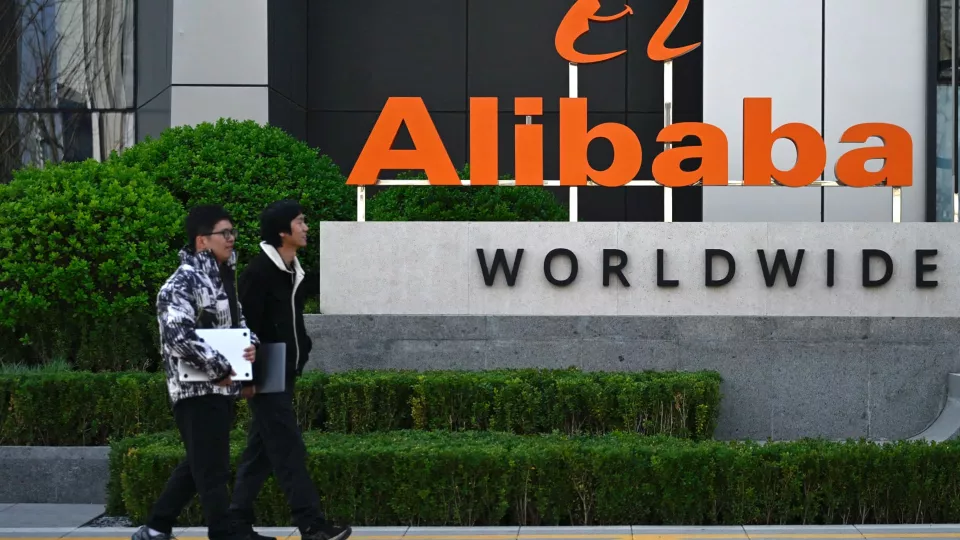 Alibaba prohíbe a sus empleados usar herramientas de Anthropic en plena escalada de la guerra de la IA entre EE.UU. y China