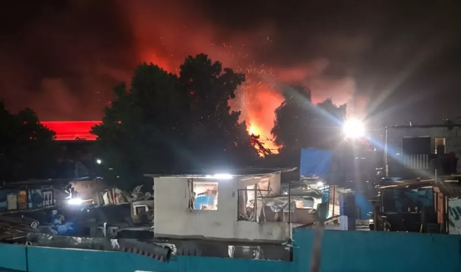 Voraz incendio destruye una mipyme en El Cerro, La Habana