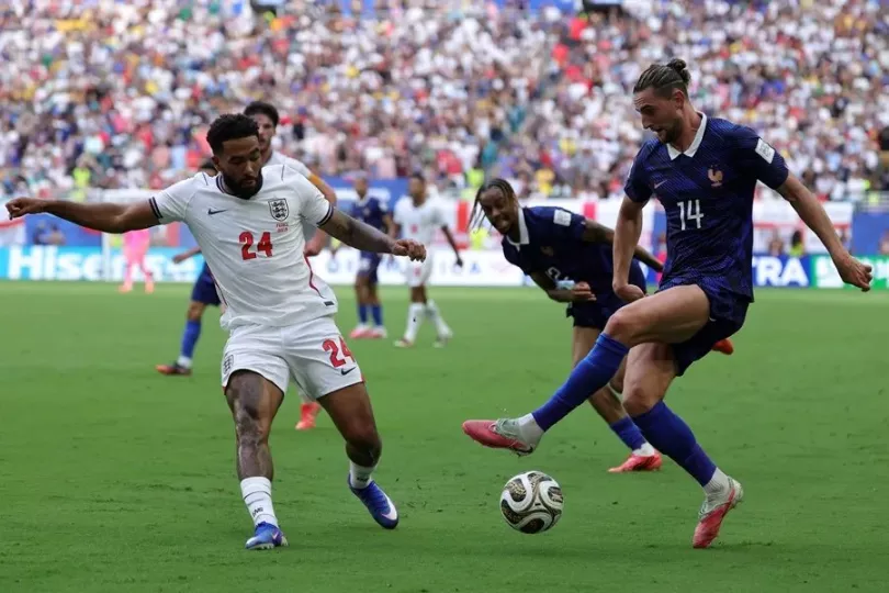 El centrocampista Adrien Rabiot durante un partido de la selección francesa.