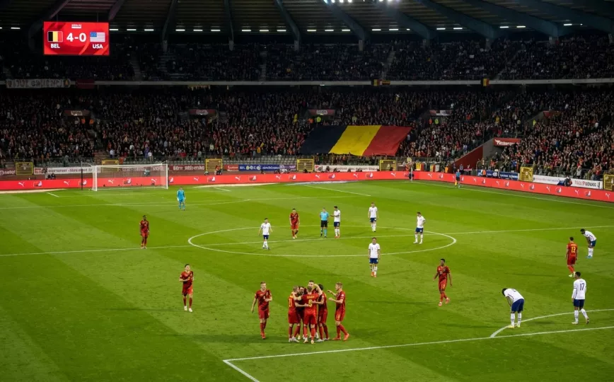 Imagen del terreno de juego durante el encuentro eliminatorio entre las selecciones de Bélgica y Estados Unidos.