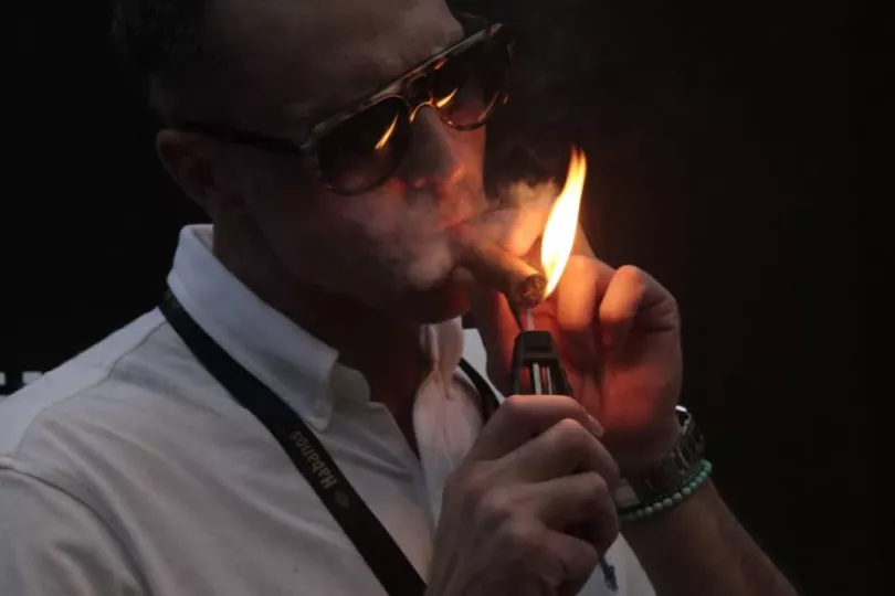 Fotografía de archivo que muestra una presentación del Festival del Habano con expositores y público asistente.