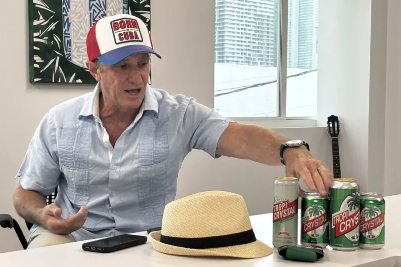 Cerveza Crystal relanzada bajo la marca Tropi Crystal exhibida en Miami.