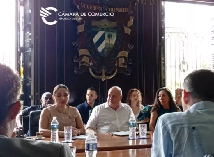 Reunión de congresistas estadounidenses y empresarios en la Cámara de Comercio de Cuba.