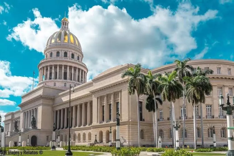 Vista exterior del Capitolio de La Habana, sede de la Asamblea Nacional del Poder Popular de Cuba.