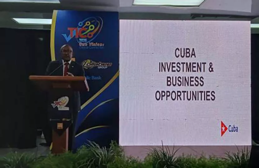 Delegación cubana en la Feria TIC 2026 presentando oportunidades de inversión.