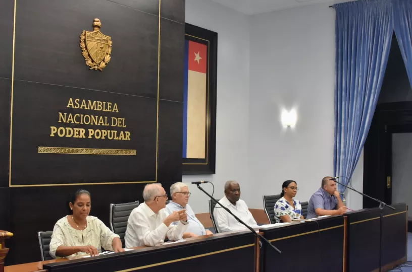 Diputados cubanos durante la sesión de análisis de proyectos de ley en el Capitolio Nacional.