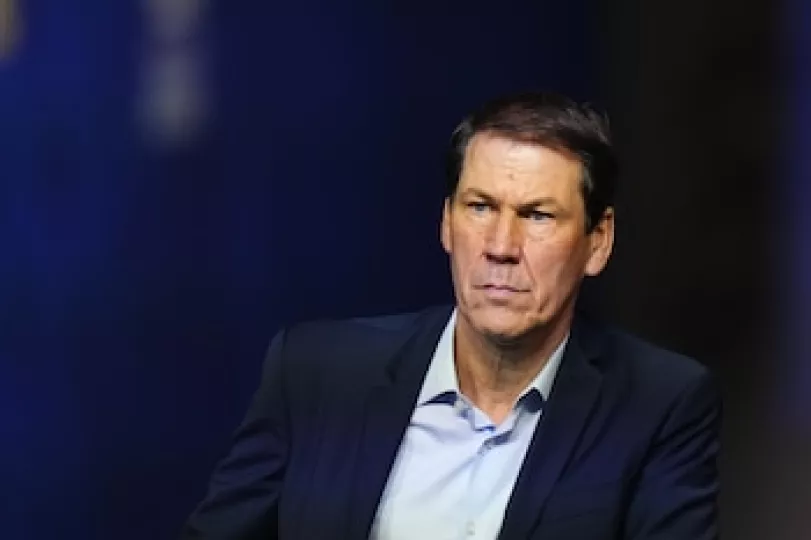 El entrenador Rudi García expresando su descontento durante un partido del Mundial 2026.