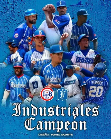 Jugadores del equipo Industriales celebrando su victoria en el terreno del estadio Julio Antonio Mella.