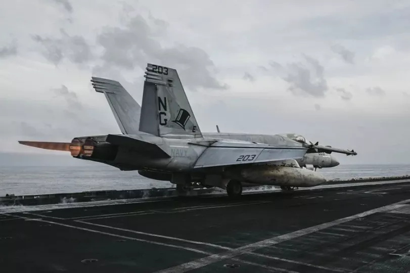 Avión militar estadounidense en una base operativa de Oriente Medio durante las tensiones con Irán.
