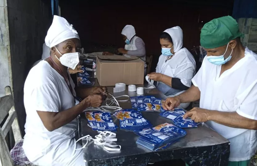 Vista de los productos de la empresa La Conchita en Pinar del Río, incluyendo sus conservas y bebidas emblemáticas.