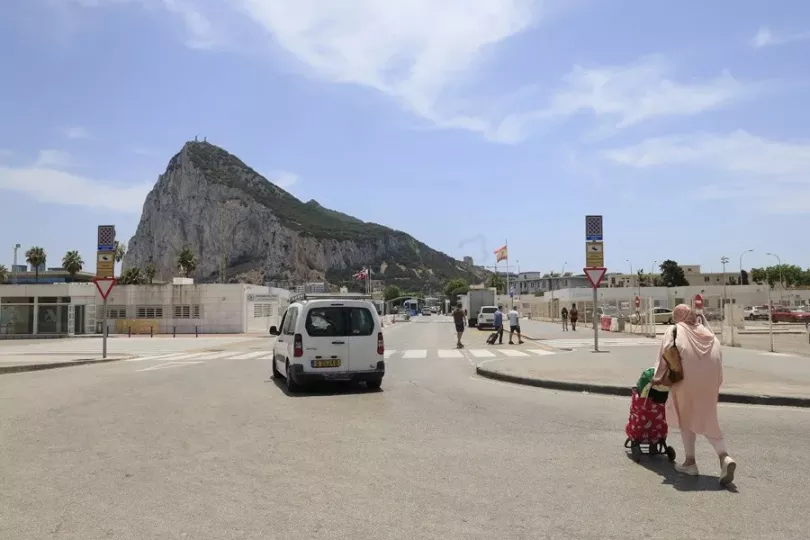 Representantes de la Unión Europea y el Reino Unido durante la firma del acuerdo sobre Gibraltar en Bruselas.