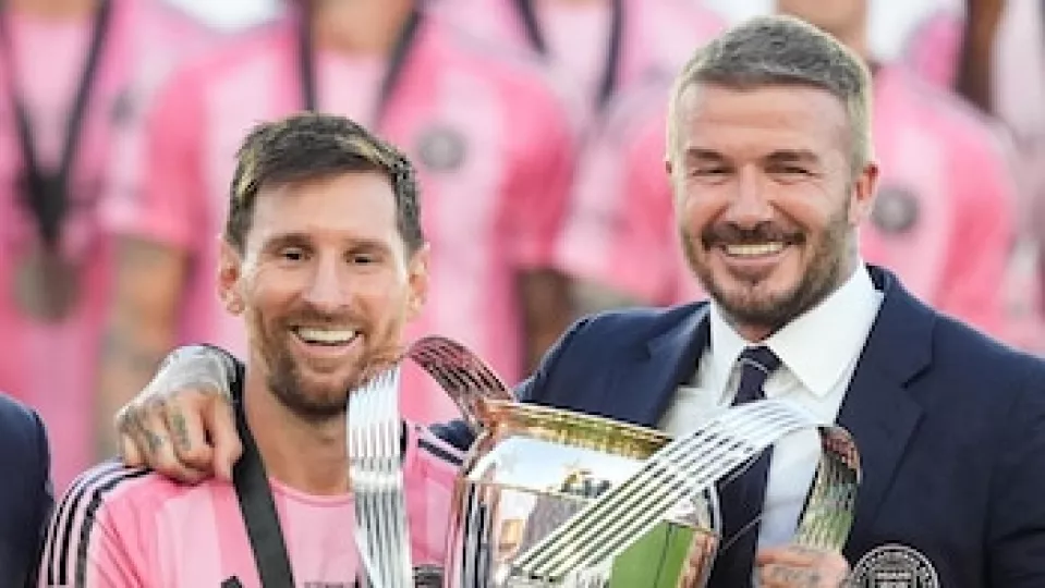 Lionel Messi y David Beckham en un evento relacionado con Inter Miami.
