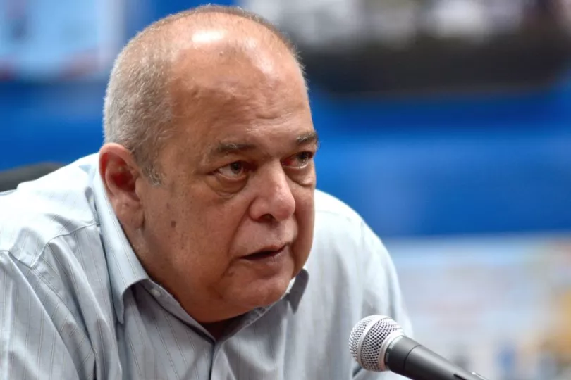 Vicente de la O Levy, Ministro de Energía y Minas de Cuba, ofreciendo declaraciones a la prensa sobre la situación del sistema electroenergético.